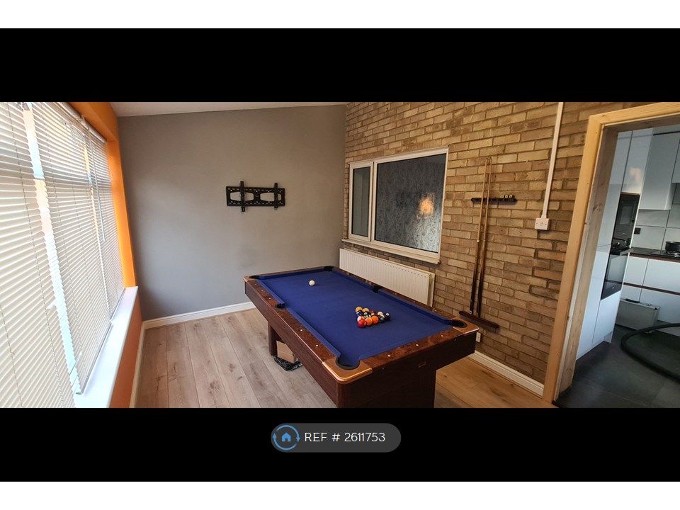 Property photo 2 of 12 Games Room / Bar