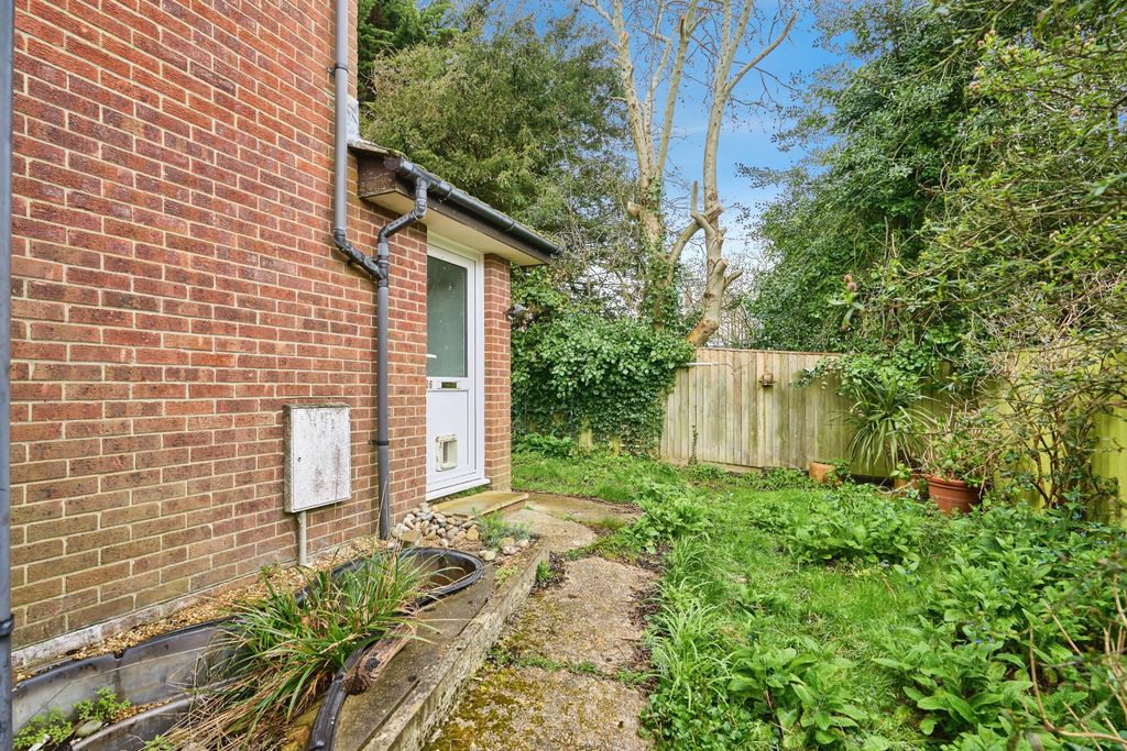 Property photo 2 of 15 Garden