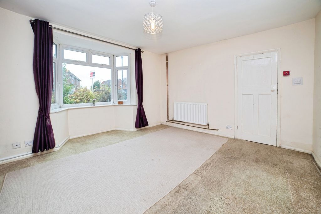 Property photo 3 of 17 Lounge