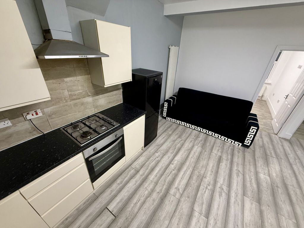 Property photo 1 of 5 Allenby Road, Southall Ub1