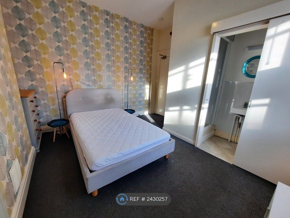 Property photo 1 of 16 Room 1