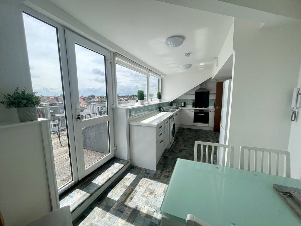 Additional image 8 of 2 bed flat for saleSouth Marine Drive, Bridlington, East Yorkshire YO15