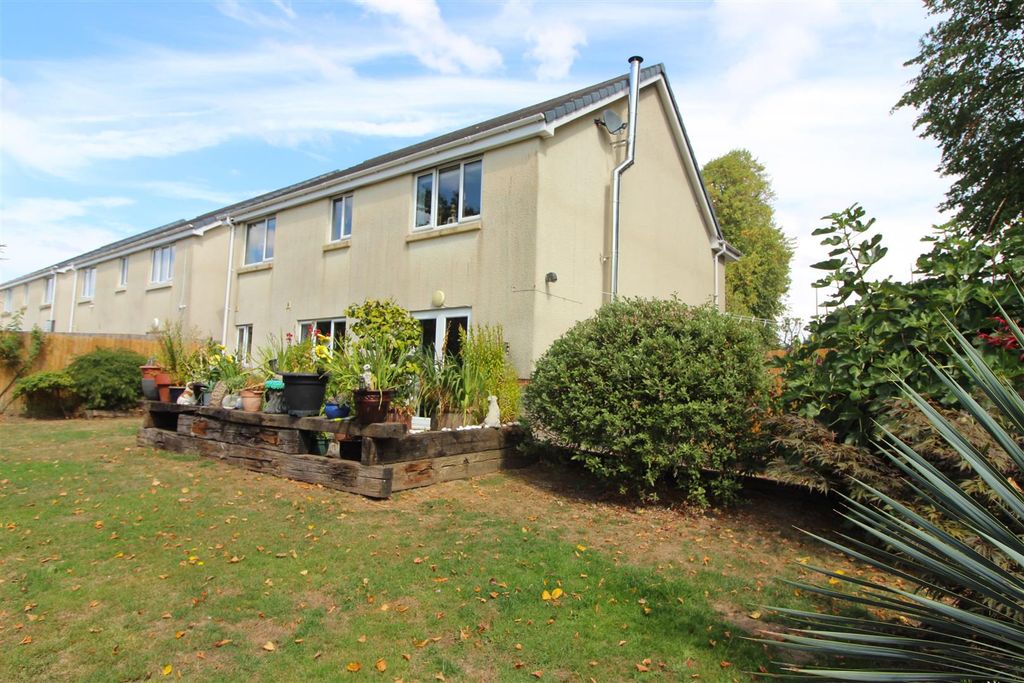 Property photo 2 of 40 Rear Garden