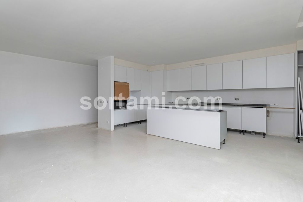 Property photo 3 of 27