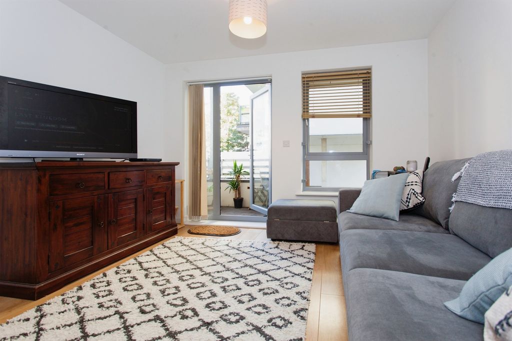 Property photo 2 of 8