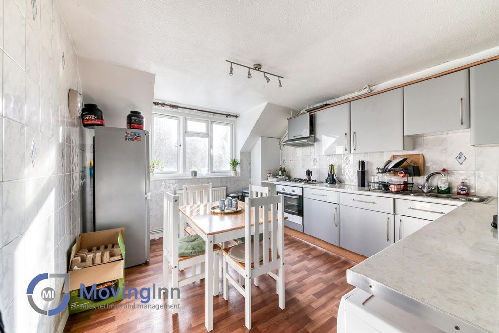 Property photo 3 of 11 Kitchen