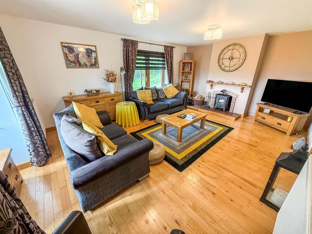 Property photo 2 of 44 Lounge