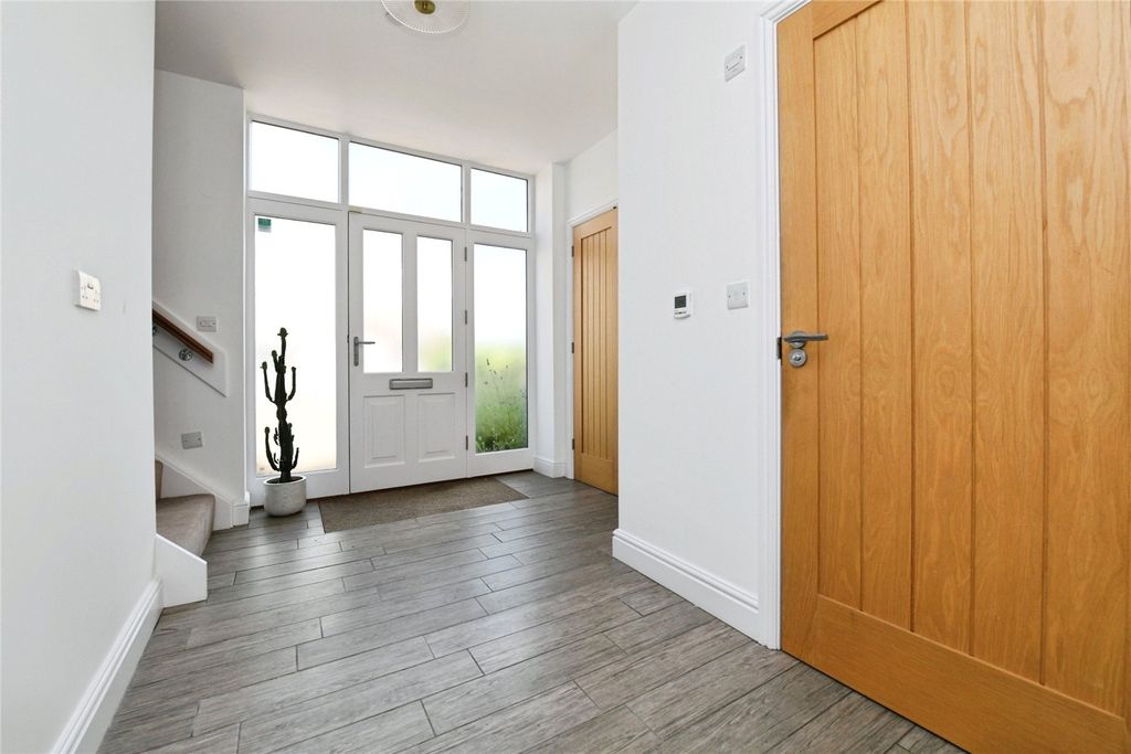 Property photo 2 of 26 Picture No. 24