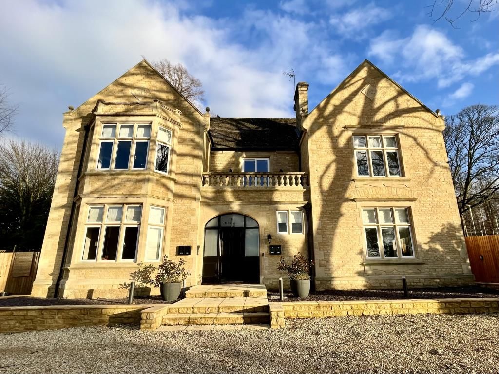 Property photo 1 of 8 External