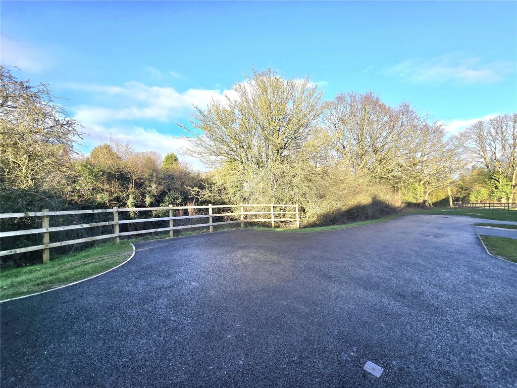 Property photo 3 of 18 Picture No. 02