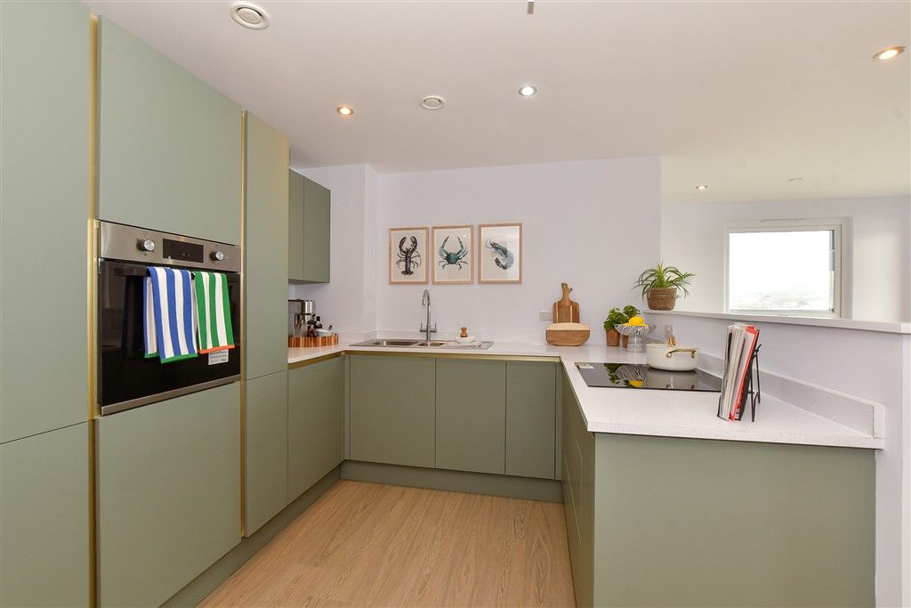 Property photo 2 of 14 Kitchen