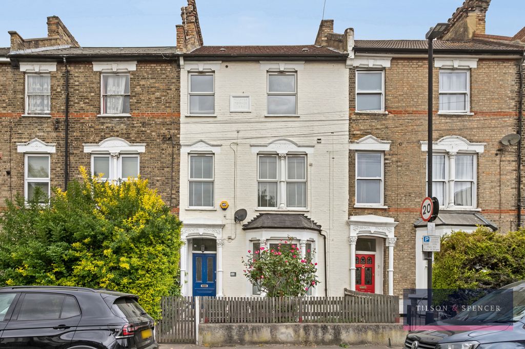 Property photo 2 of 35 0605202620_Tils_25 Eldon Road _N22 5DX_030_Wm