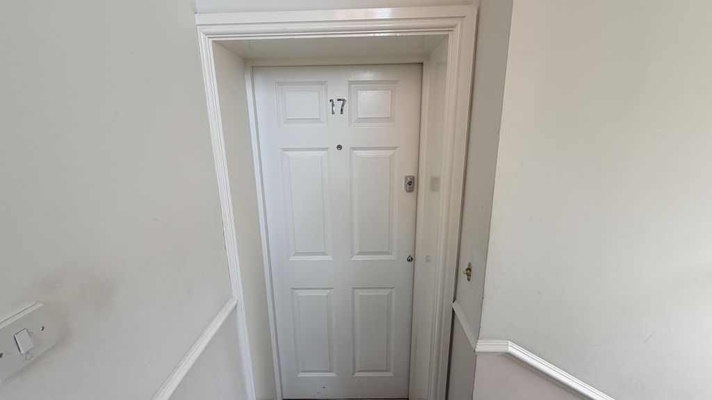 Property photo 3 of 18 Hallway