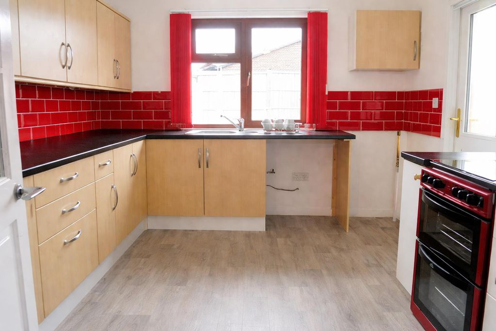 Property photo 2 of 10 Kitchen 3 - New .Png