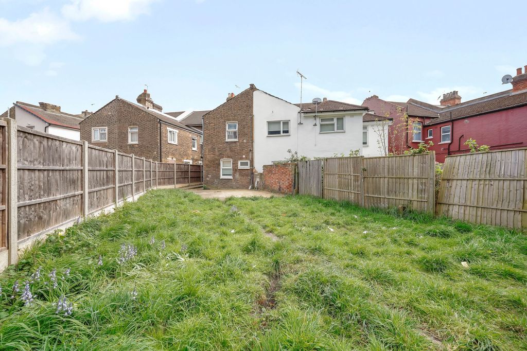 Property photo 2 of 11