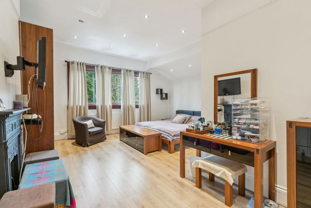 Additional image 18 of 7 bed detached house for saleThe Avenue, Hatch End, Pinner HA5