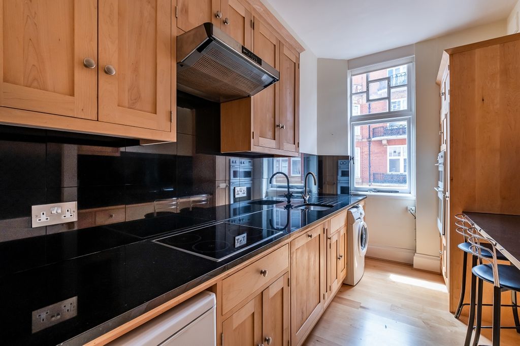 Property photo 3 of 9 Kitchen