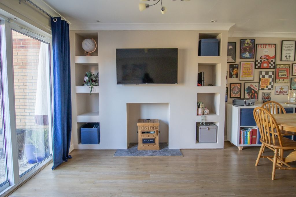 Property photo 3 of 17 5047926