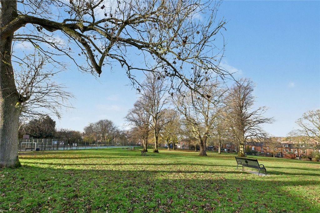 Property photo 2 of 14 Picture No. 17