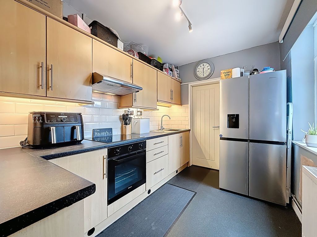 Property photo 3 of 25 Kitchen