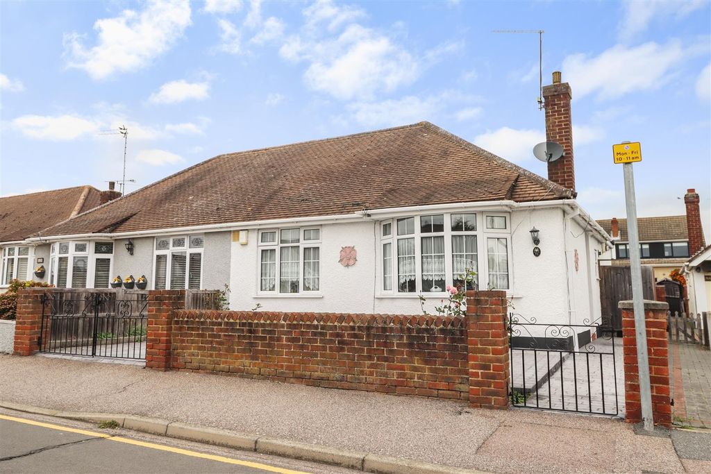 Property photo 3 of 12 51 Ethelred Gardens Frontdp.Jpg