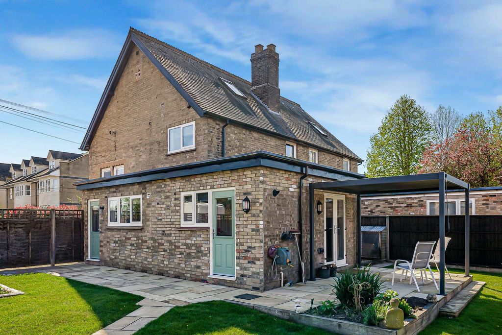 Property photo 2 of 28