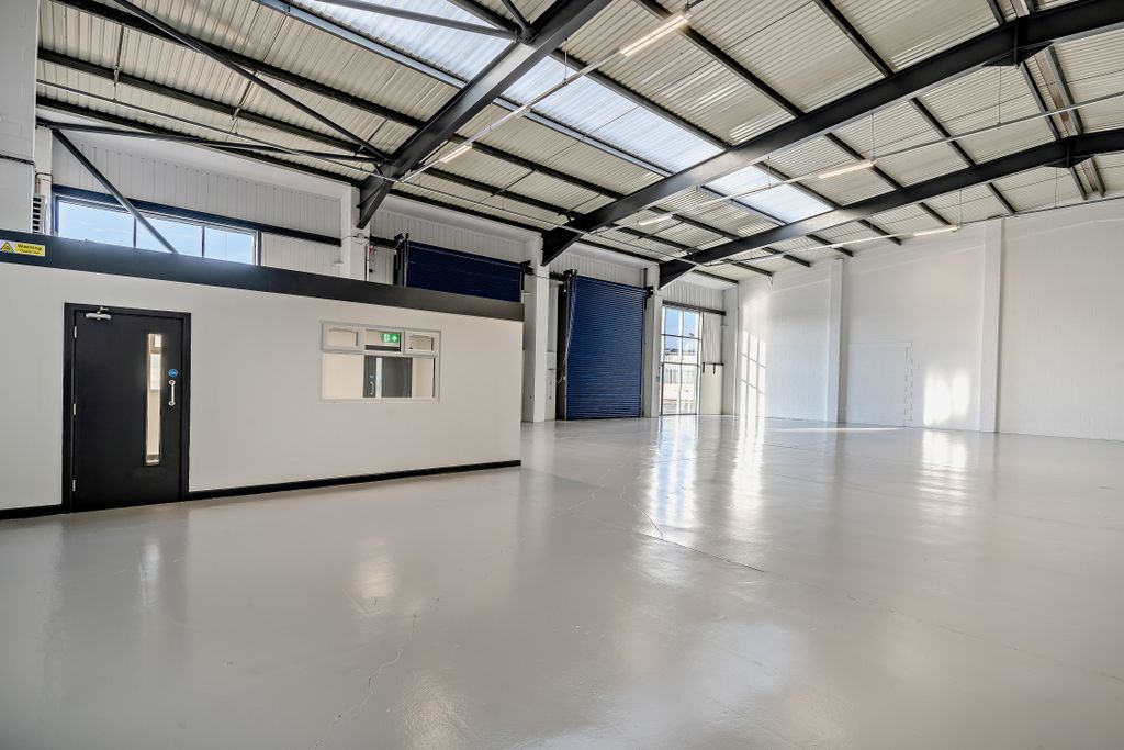 Property photo 3 of 20 8674314-Unit Y-Interior32-800