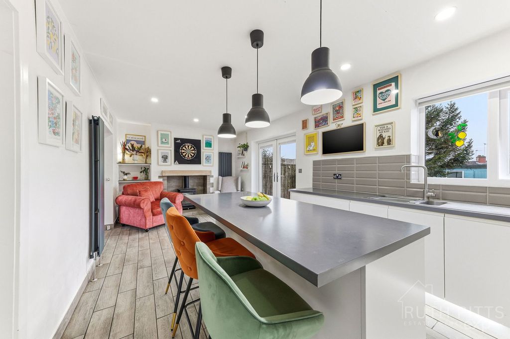 Property photo 3 of 26