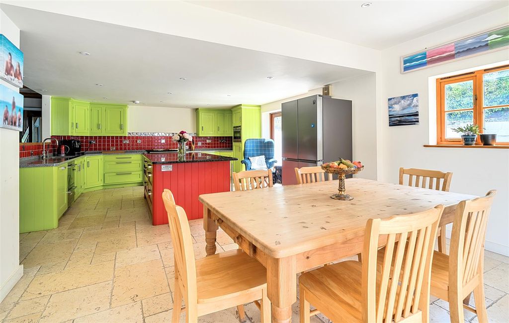 Property photo 2 of 36 1299474-28-683745Efb8Da5.Jpg