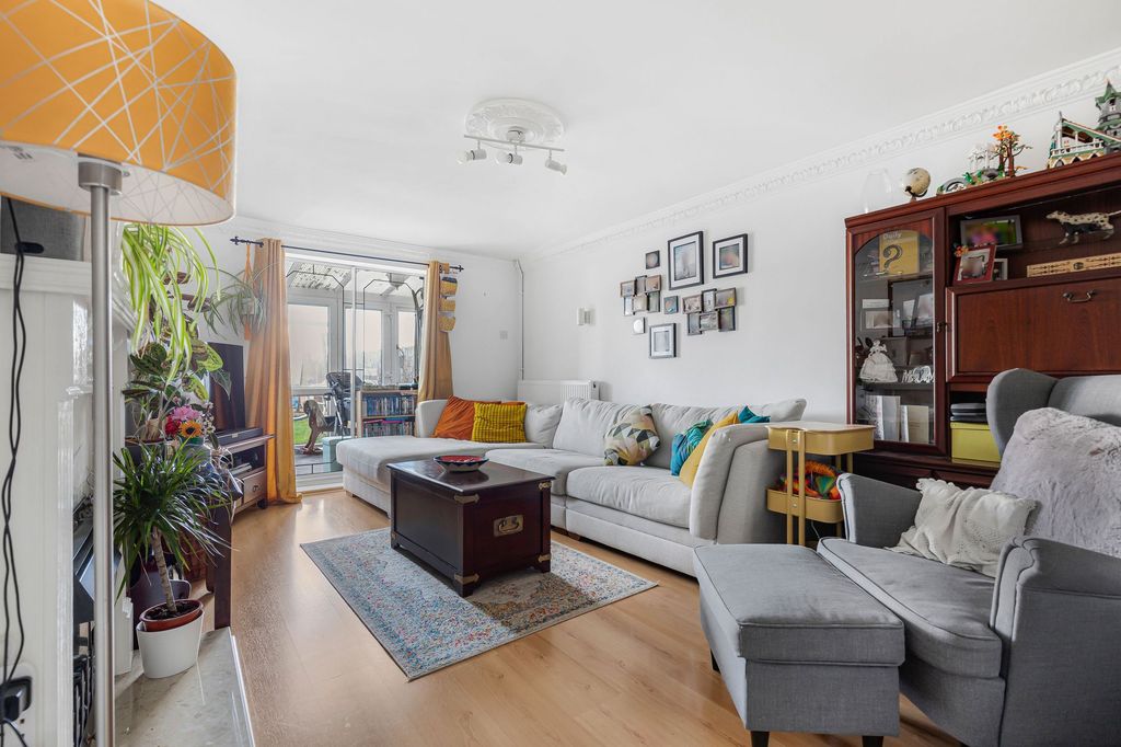 Property photo 2 of 20