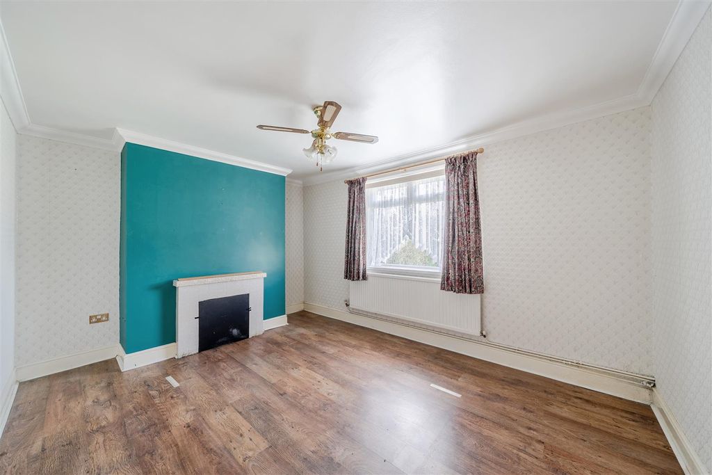 Property photo 3 of 25