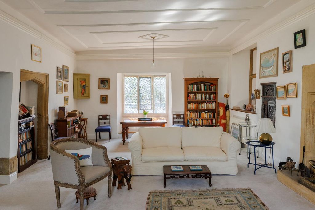 Property photo 1 of 28