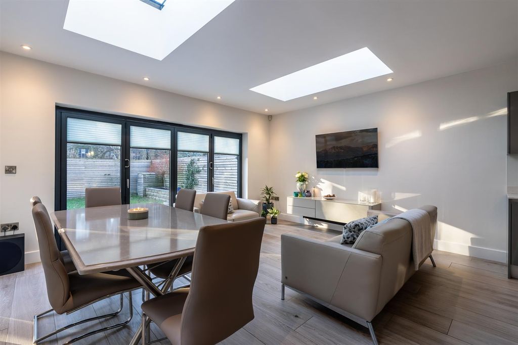 Property photo 2 of 31 Living Kitchen