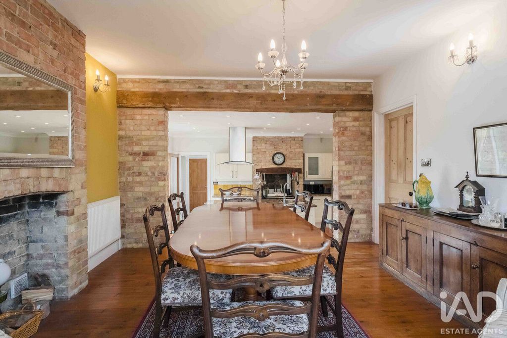 Property photo 2 of 46
