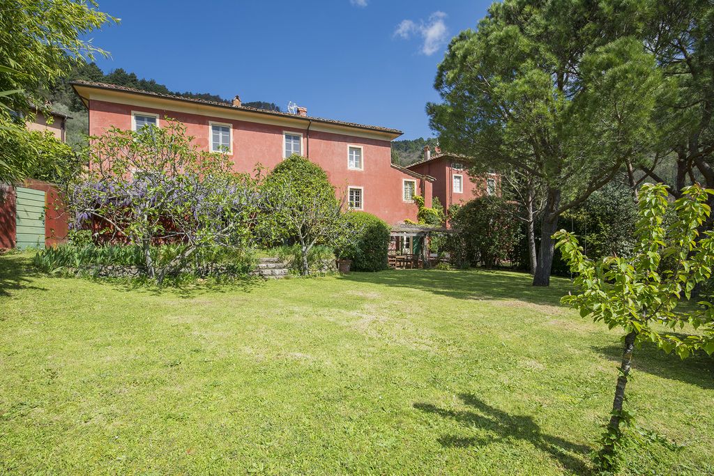Property photo 1 of 25
