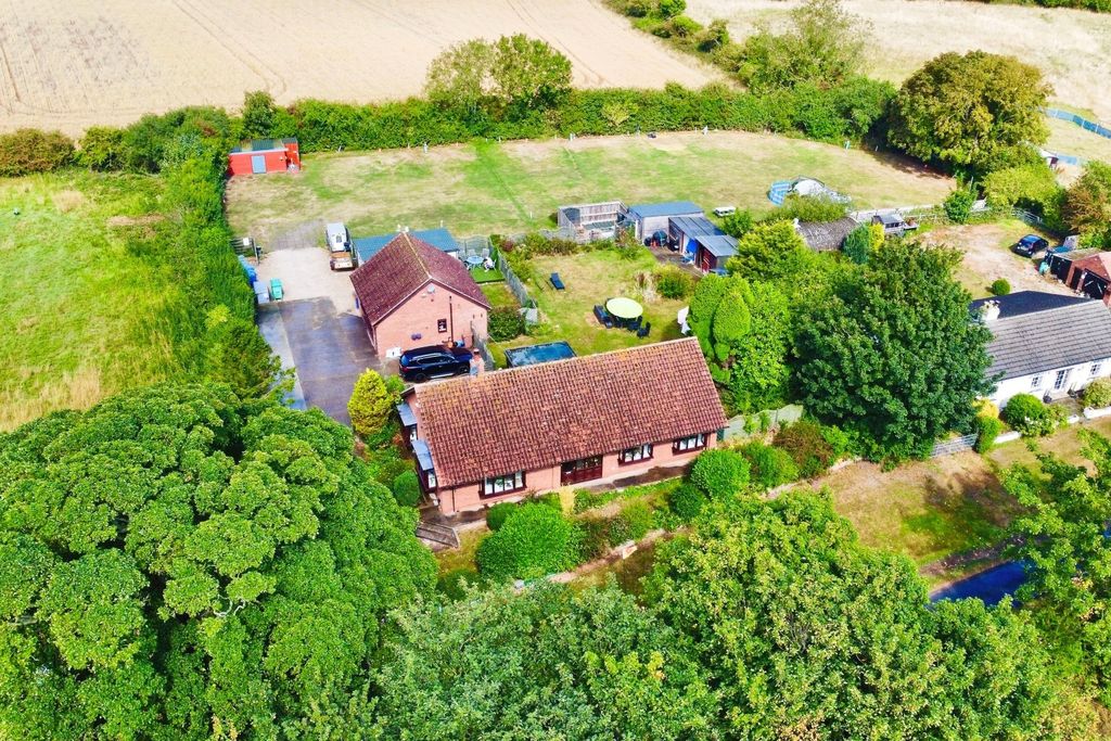 Property photo 1 of 39 4457090