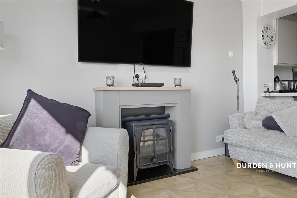 Property photo 3 of 19 Bergholt Road