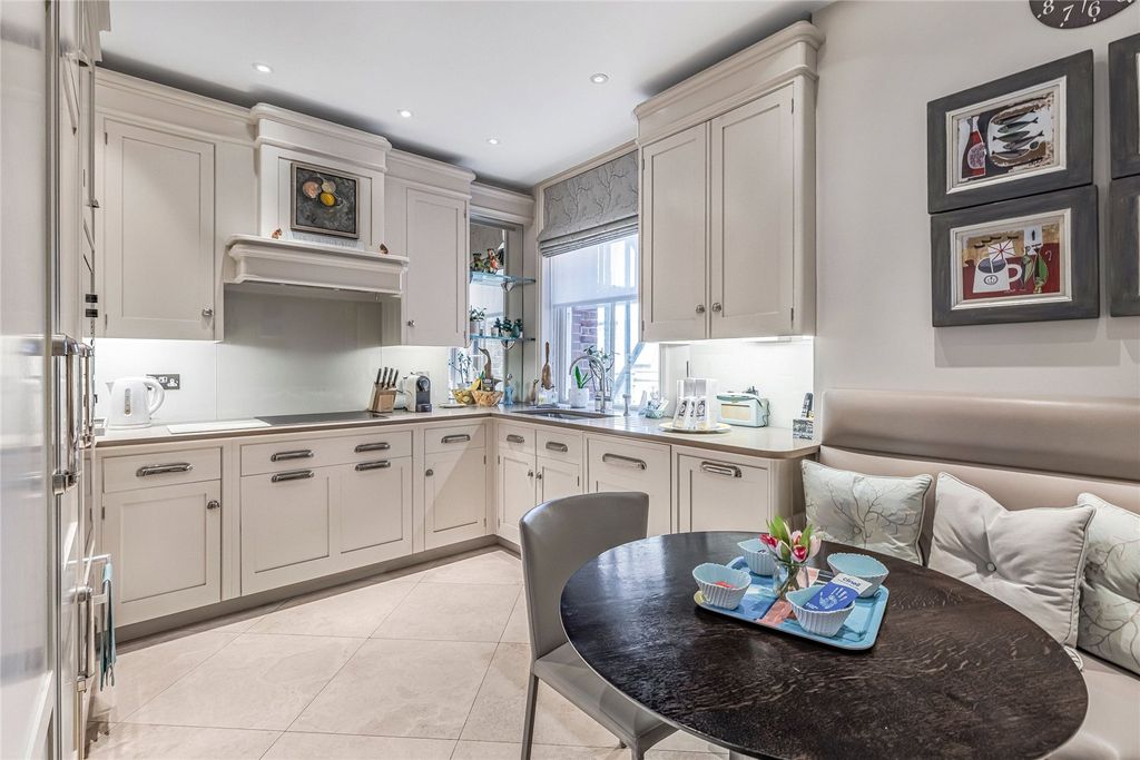 Property photo 2 of 41 Picture No. 17