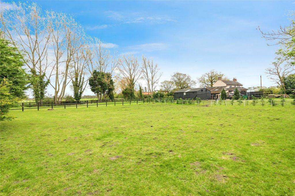 Property photo 3 of 21 Paddocks