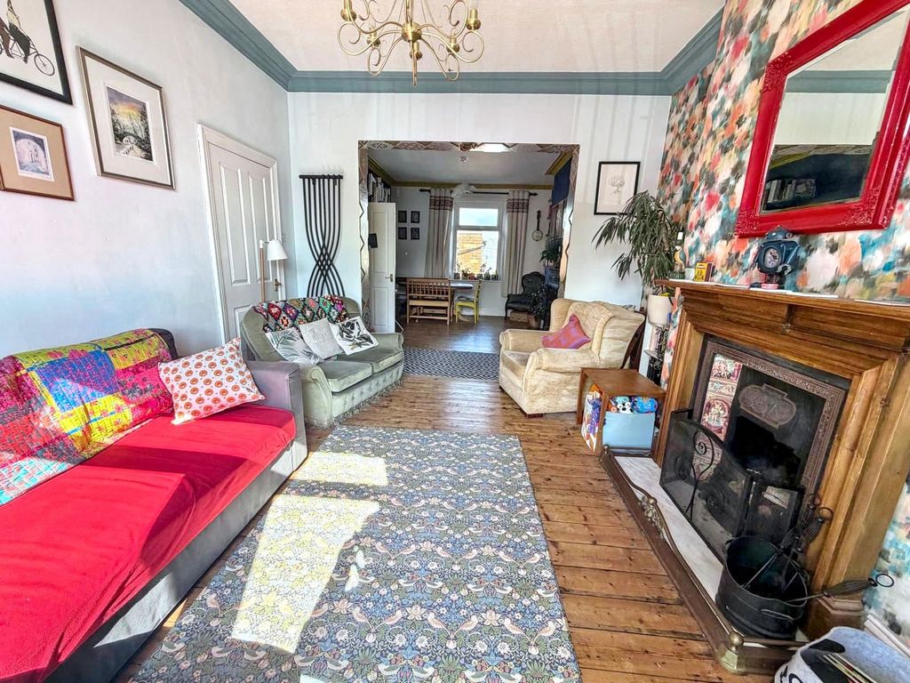 Property photo 2 of 21