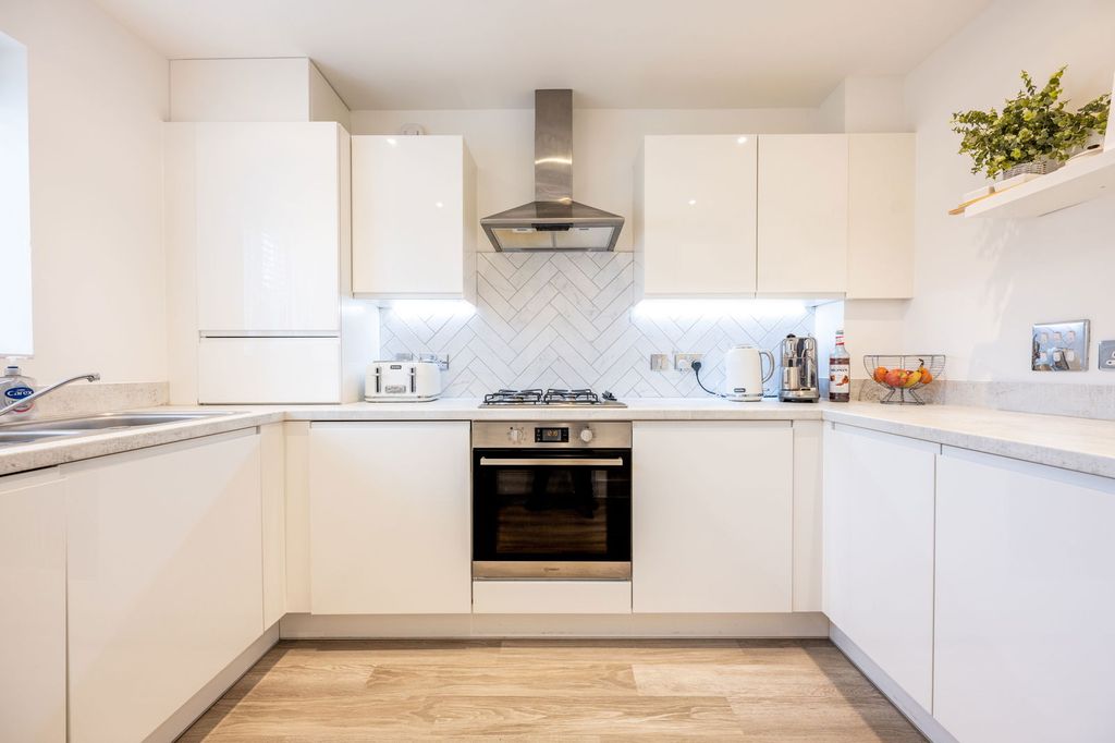 Property photo 3 of 30