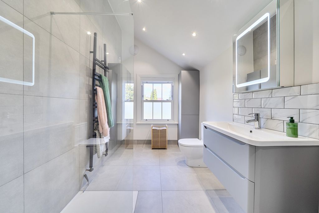 Property photo 3 of 20 1448864-9-69E755E...