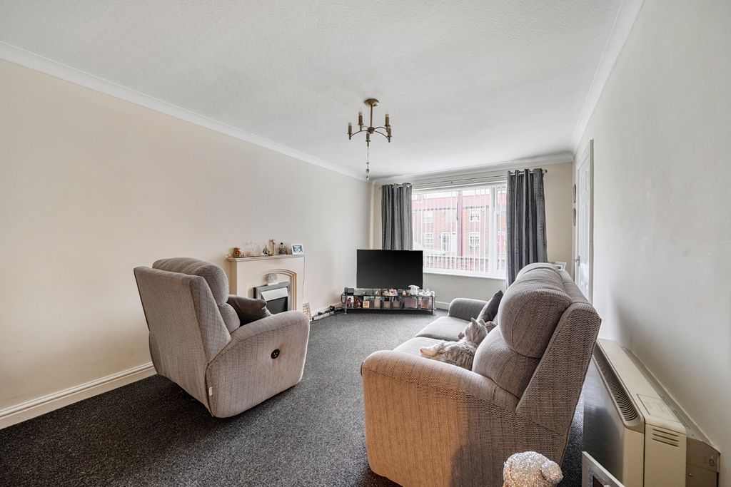 Property photo 2 of 26 Picture No. 16