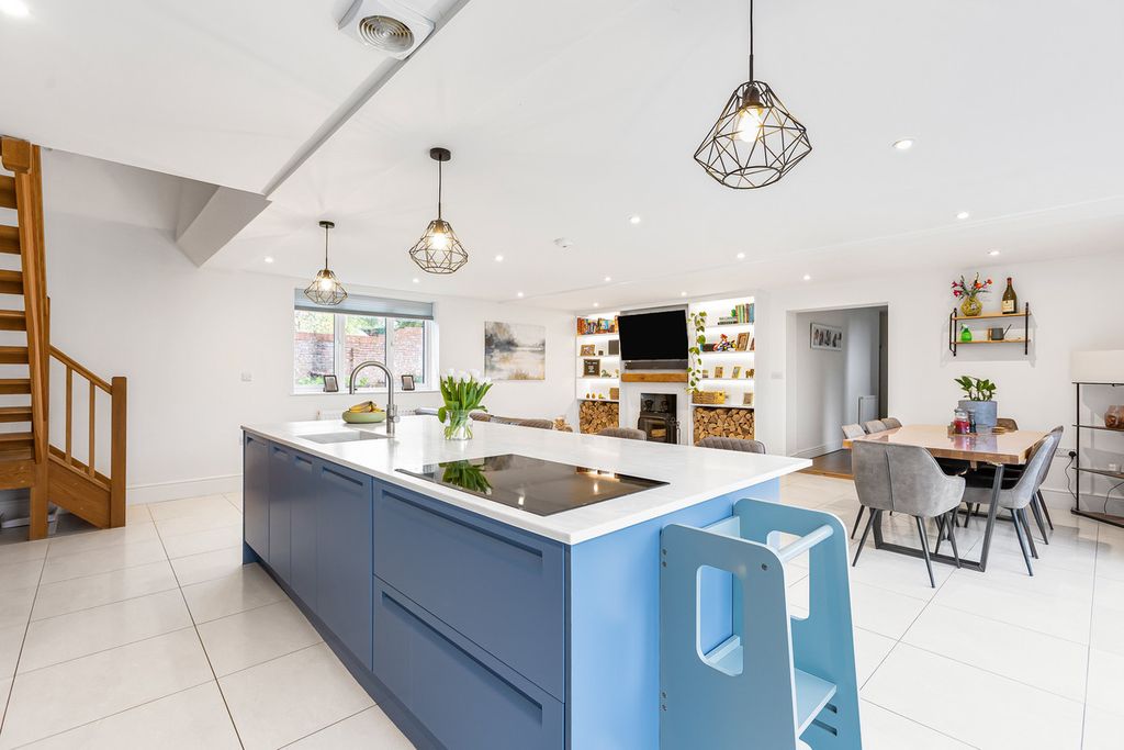 Property photo 3 of 39