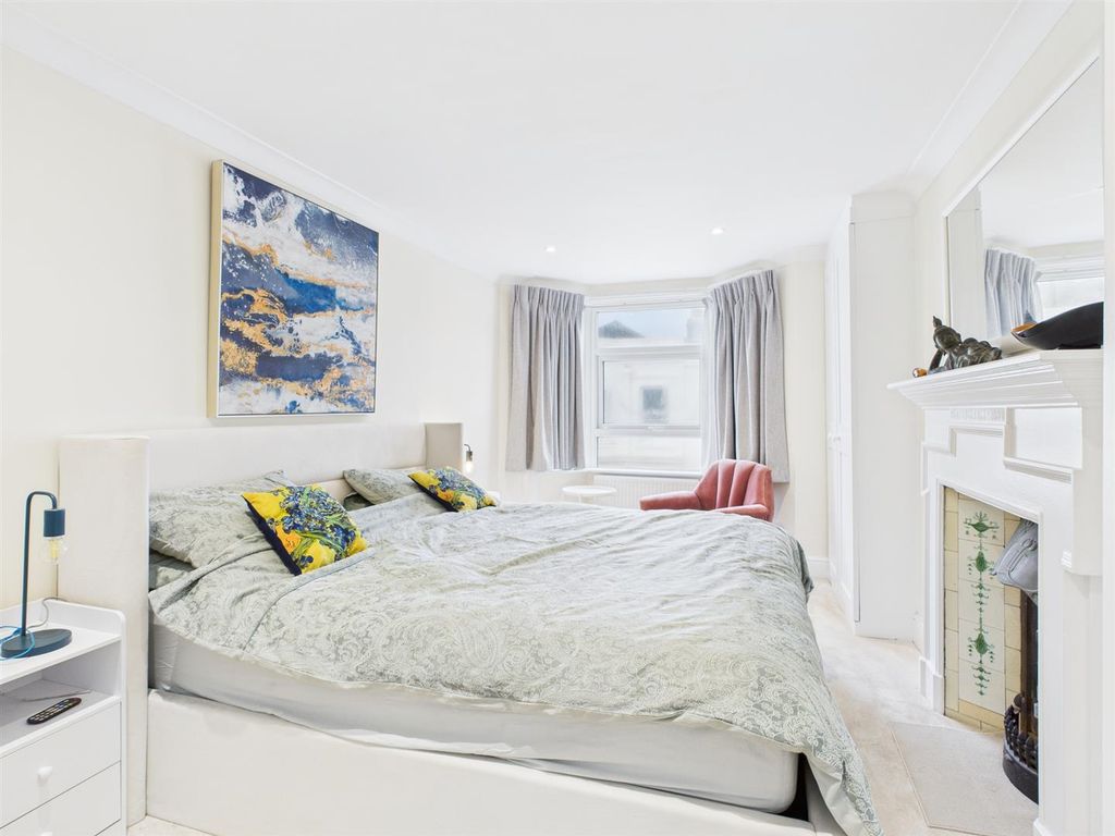 Property photo 2 of 23 Master Bedroom