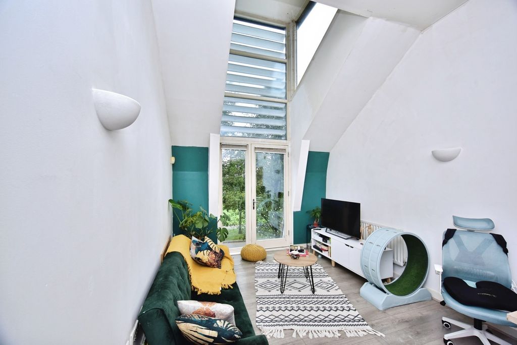 Property photo 2 of 12 Photo