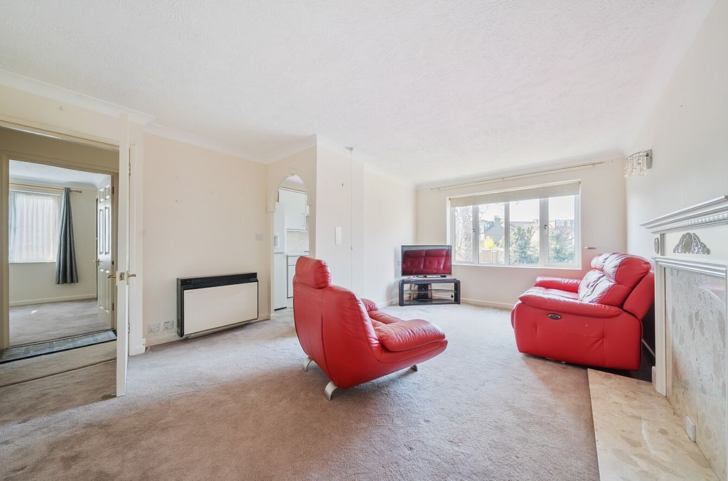 Property photo 2 of 10 Lounge1