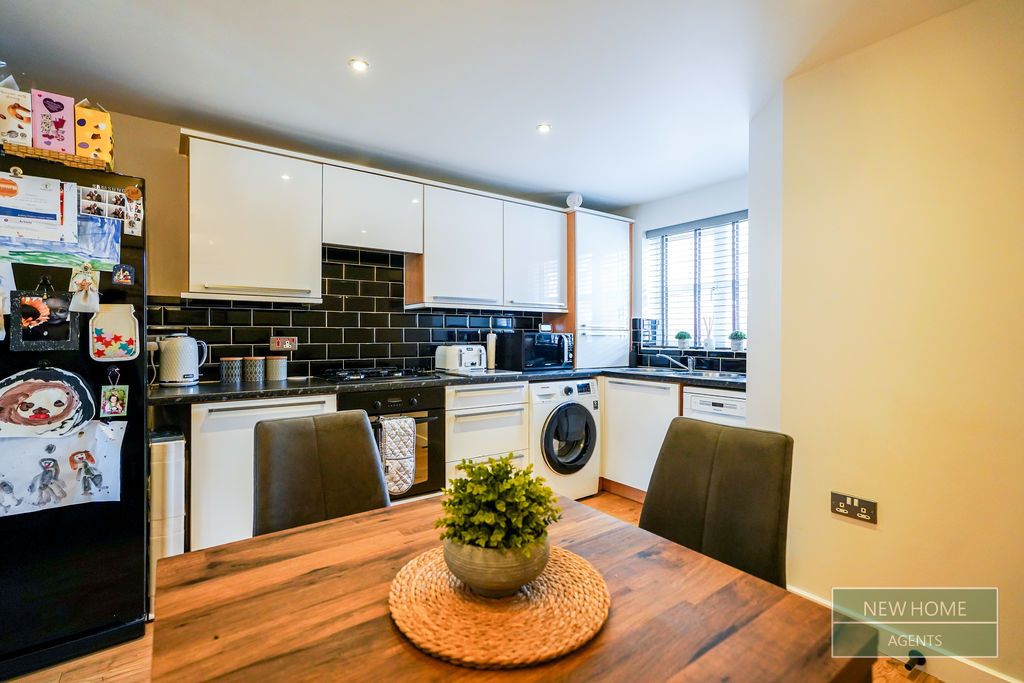 Property photo 3 of 16 Photo 11