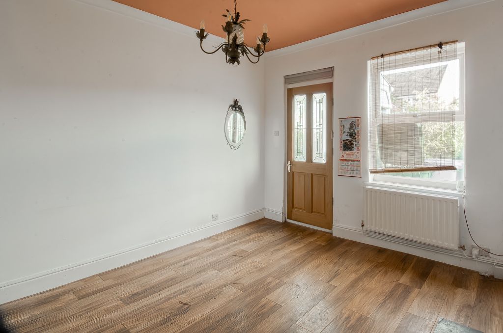 Property photo 3 of 10 Advert-24