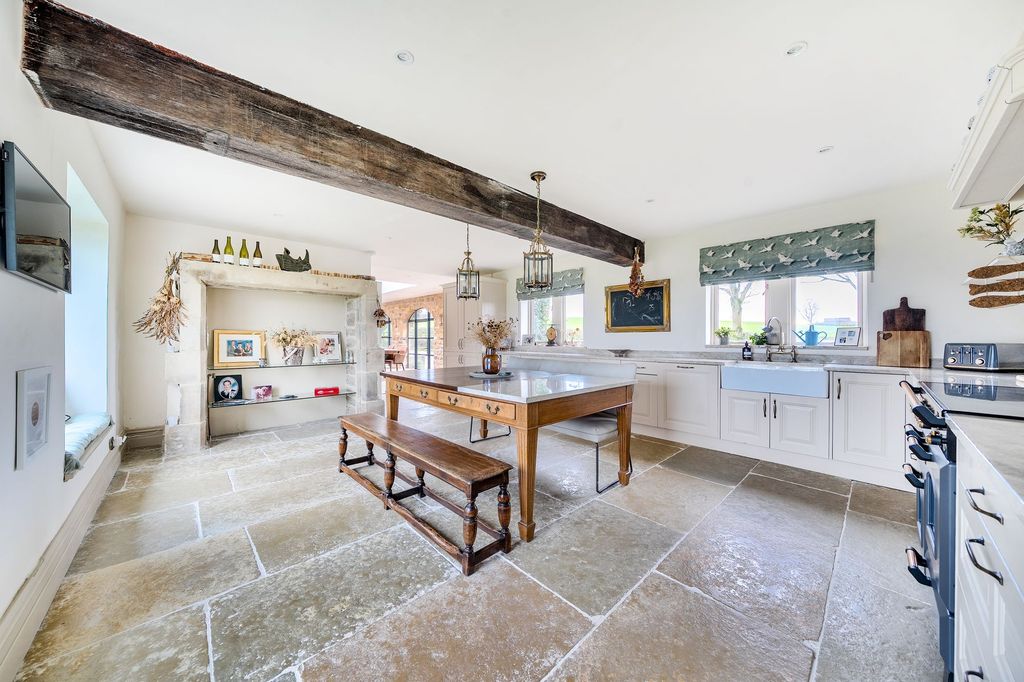 Property photo 2 of 25